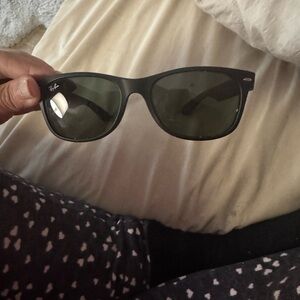 Ray-Ban Wayfarer Matte Black Sunglasses